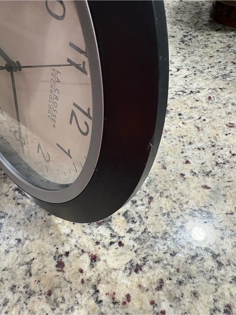 La Crosse Technology Atomic time wall clock WT-3129x1 Works but has marks/crack